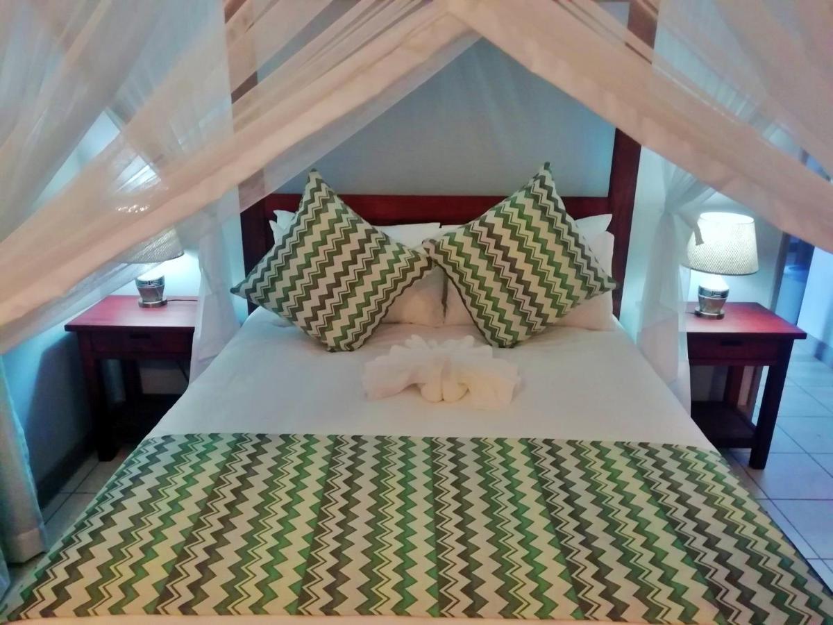 Tlou Safari Lodge Касане Экстерьер фото