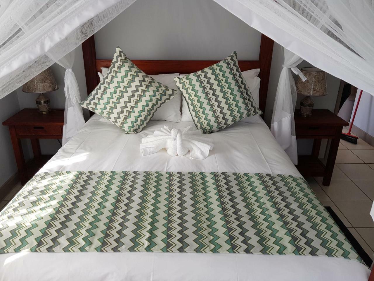 Tlou Safari Lodge Касане Экстерьер фото